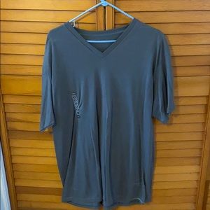 Champs sports grey v neck tee men’s size XL